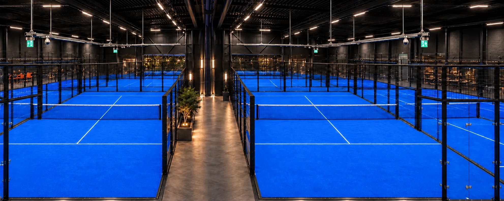 Partner padel courts at night
